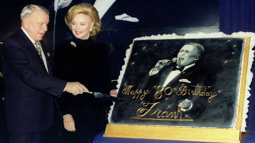 Фрэнк Синатра и его супруга Барбара на&nbsp;мероприятии в&nbsp;честь 80-летия артиста в&nbsp;Нью-Йорке, 1995&nbsp;год
