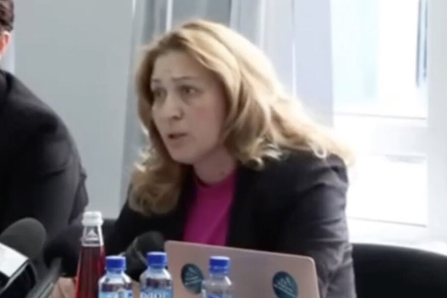 «Ущерб авторитету». В Абхазии уволили чиновницу после слов о нищих туристах с «Дошираками»