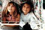 В 1995 году обаятельные сестрички снялись в фильме «Двое: я и моя тень». В ленте режиссера Энди Теннанта компанию актрисам составили Стив Гуттенберг и Керсти Элли