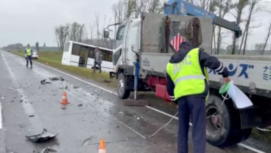 В Красноярском крае в ДТП с участием автобуса и легковушки погибли два человека