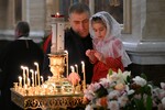 Прихожане во время пасхального богослужения в Спасо-Преображенском кафедральном соборе во Владивостоке, 18 апреля 2025 года