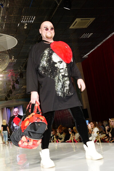 Певец Шура во время показа мод Estet Fashion Week осень-зима, 14&nbsp;ноября 2019&nbsp;года