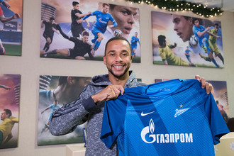 Эрнани после подписания контракта с «Зенитом»