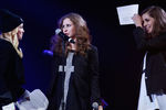 Певица Мадонна и участницы Pussy Riot Мария Алехина и Надежда Толоконникова на концерте Amnesty International в Нью-Йорке, февраль 2014 года