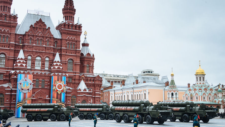 Зенитно-ракетные комплексы С-400 «Триумф» на военном параде на Красной площади