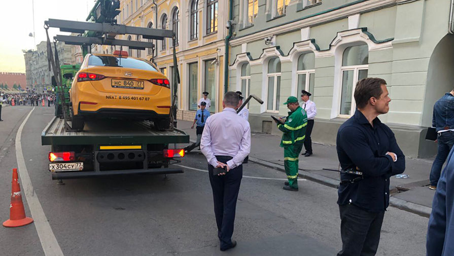 В&nbsp;центре Москвы водитель такси въехал в&nbsp;толпу пешеходов, 16 июня 2018 года