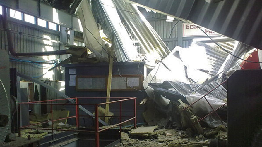 Разрушенный взрывом вентиляционный блок шахты &laquo;Распадская&raquo; в&nbsp;городе Междуреченске Кемеровской области, 9 мая 2010 года 
