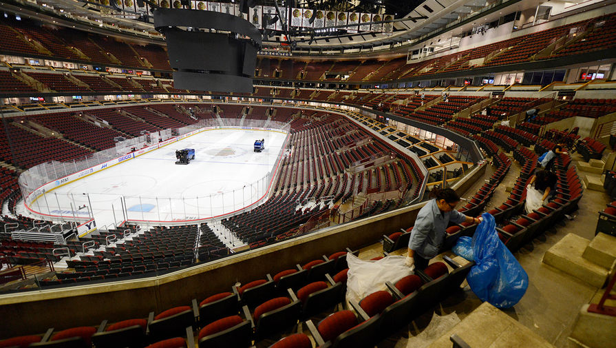 НХЛ оштрафует "Чикаго" по делу о попытках тренера изнасиловать хоккеиста