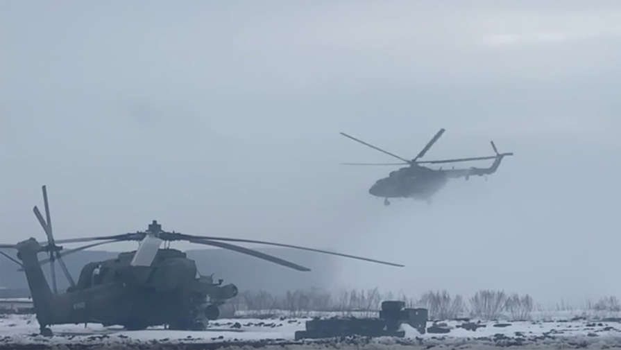 Минобороны РФ показало авиационное патрулирование подразделений российских войск