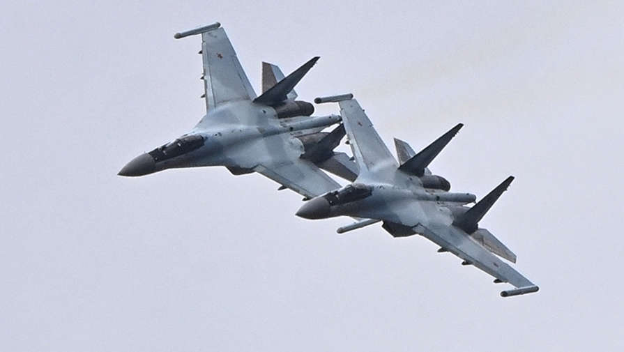 Минобороны РФ показало видео боевого применения истребителей Су-35 в ходе спецоперации