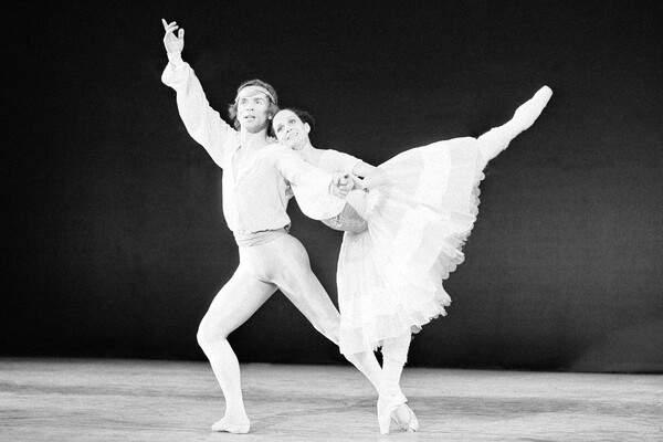 Артисты балета Рудольф Нуреев и Мэрилин Роу во время выступления в Нью-Йорке, 26 января 1971 года