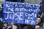 Болельщики «Челси» на матче с «Вест Бромвичем» предлагают наставнику «синих» Рафе Бенитесу идти работать в ресторан
