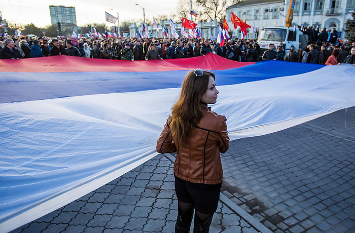 Участники митинга в&nbsp;поддержку России на&nbsp;центральной площади Евпатории