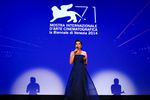 Актриса Луиза Раньери выступает на церемонии открытия 71-го кинофестиваля в Венеции