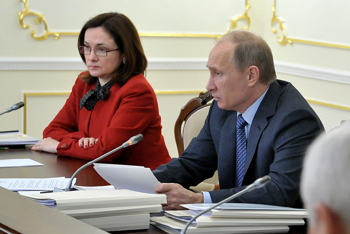 Председатель Центрального банка РФ Эльвира Набиуллина и президент России Владимир Путин