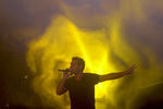 Вокалист группы System Of A Down Серж Танкян во время выступления в СК «Олимпийский»