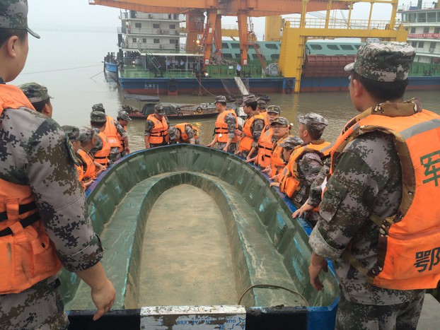 Поисково-спасательные работы на&nbsp;реке Янцзы в&nbsp;Китае