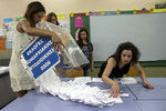 Подсчет голосов на избирательных участках в Афинах