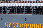 Экипаж эскадренного миноносца «Настойчивый» во время празднования Дня Военно-морского флота России в Балтийске Калининградской области
