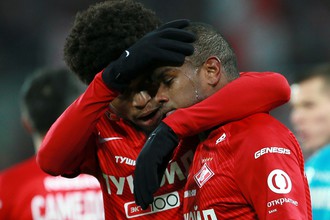 Игроки«Спартака» Луис Адриано и Фернандо в матче 18-го тура чемпионата России по футболу среди клубов Премьер-лиги «Спартак» — «Зенит»