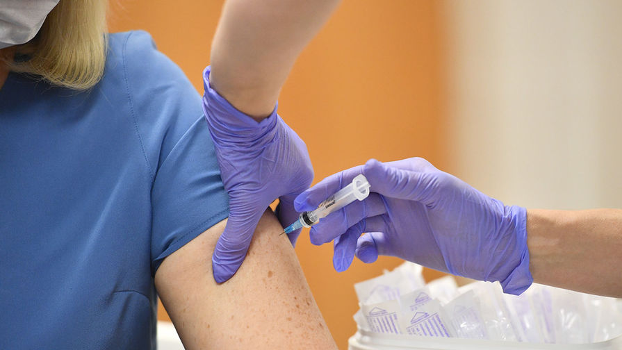 Опрос показал, что половина россиян не хотят делать прививку от COVID-19
