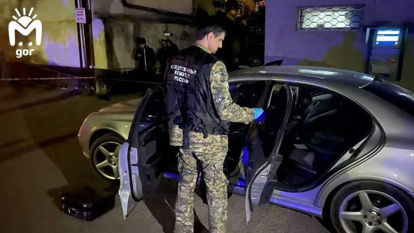 В Дагестане пассажир Мерседеса ударил водителя ножом на ходу