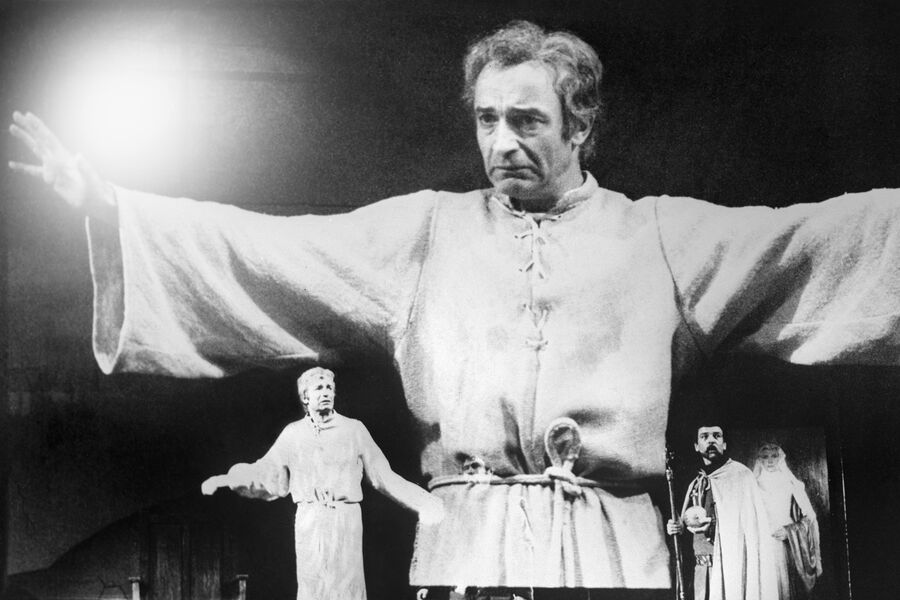 Актер Валентин Гафт в&nbsp;главной роли в&nbsp;спектакле &laquo;Генрих IV &raquo; по&nbsp;пьесе итальянского драматурга Луиджи Пиранделло на&nbsp;сцене Московского театра &laquo;Современник&raquo; в&nbsp;Москве, январь 1979&nbsp;года
