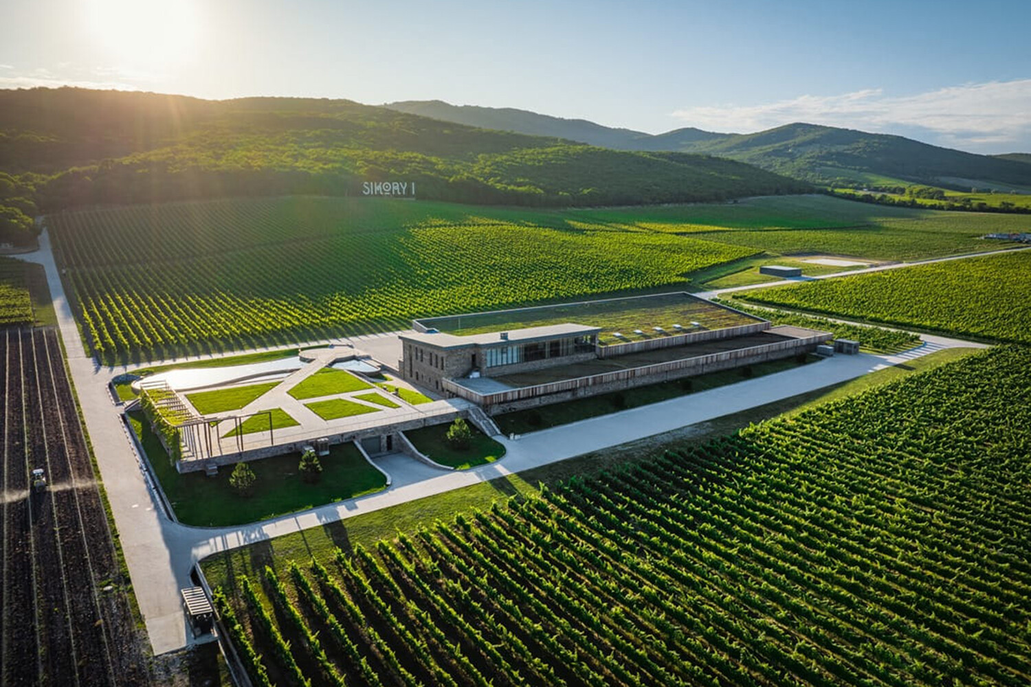 Французский замок и дегустация под звездами: 5 виноделен, которые стоит посетить в Краснодарском крае Французский замок и дегустация под звездами: 5 виноделен, которые стоит посетить в Краснодарском крае