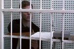 Футболист ФК «Зенит» Александр Кокорин на экране монитора во время видеоконференции в Московском городском суде, где рассматривается апелляция на его арест, 19 октября 2018 года