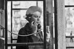 Актриса Лариса Голубкина в уличной телефонной будке, 1965 год 