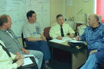 Обсуждение хода работ на борту специального судна «Майо». Второй справа - руководитель экспедиции особого назначения Северного флота вице-адмирал Михаил Моцак, 18 июля 2001 года