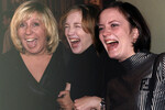 Актрисы МХАТа Марина Голуб, Дарья Мороз и Екатерина Соломатина (на снимке слева направо) на сборе труппы театра перед началом нового, 106-го сезона, 2003 год