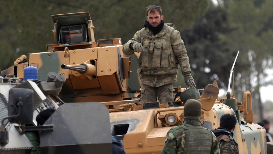 Турецкие военные и повстанцы «Свободной сирийской армии» на окраине города Эль-Баб, 4 февраля 2017 года