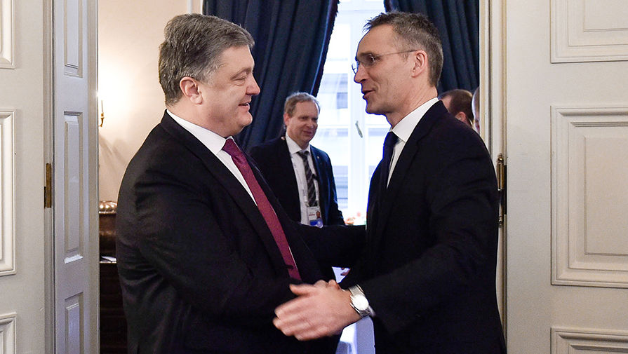 Президент Украины Петр Порошенко и генеральный секретарь НАТО Йенс Столтенберг 