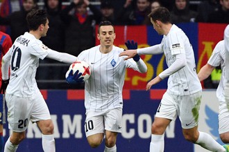 «Анжи» и «Крылья Советов» играют в матче 23-го тура РФПЛ