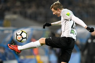 Игрок «Тосно» Евгений Чернов