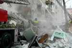 Спасатели на месте взрыва газа в пятиэтажном жилом доме на улице Линейная в Новосибирске, 9 февраля 2023 год