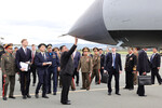 Председатель Госсовета КНДР Ким Чен Ын и министр обороны РФ Сергей Шойгу на аэродроме Кневичи во Владивостоке, 16 сентября 2023 года