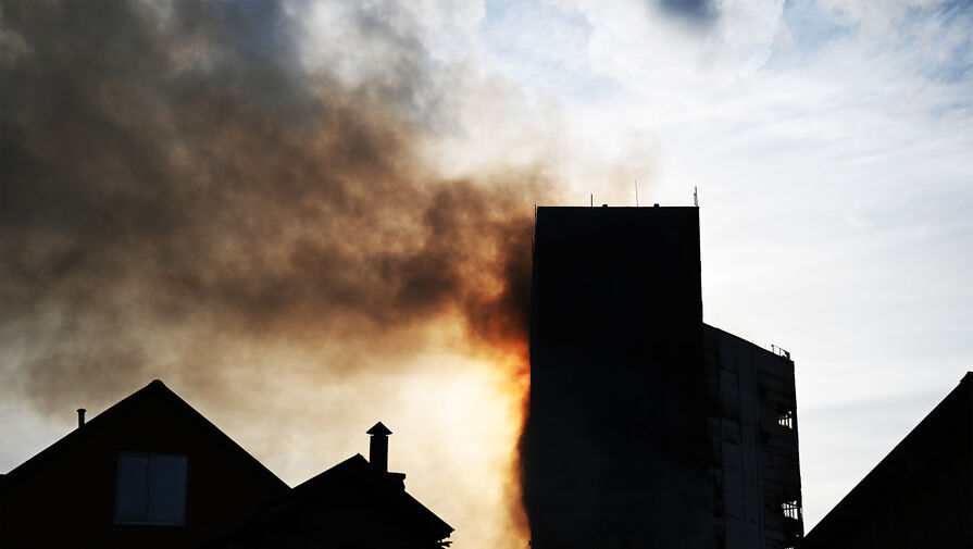 Пожарные потушили повторное возгорание в здании НИИ во Фрязино