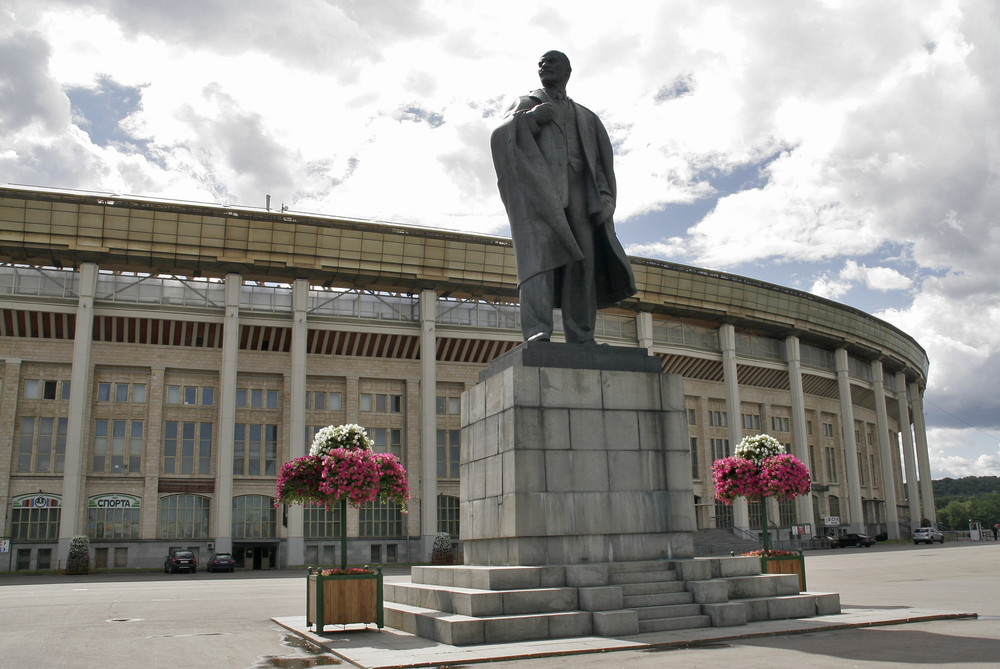 До 1992 года «Лужники» носили имя В.И.Ленина
