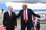 Президент РФ Владимир Путин и президент США Дональд Трамп во время встречи на военной базе Эльмендорф-Ричардсон на Аляске, 15 августа 2025 года