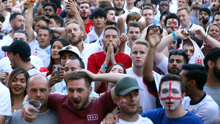 Английскую болельщицу уволили после похода на матч Евро-2020 против Дании