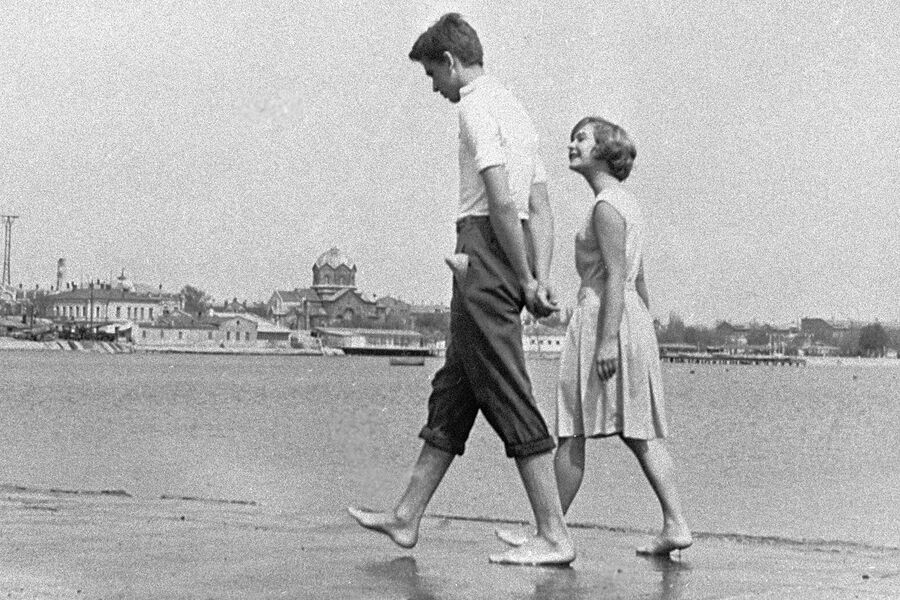 Евгений Стеблов в&nbsp;роли Владимира и Наташа Богунова в&nbsp;роли Инки в&nbsp;фильме Михаила Калика &laquo;До свиданья, мальчики&raquo;, 1966&nbsp;год