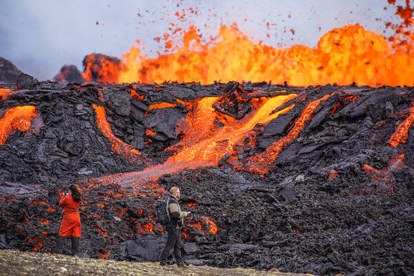 Во время извержения вулкана Фаградальсфьядль в&nbsp;Исландии, 3&nbsp;августа 2022&nbsp;года