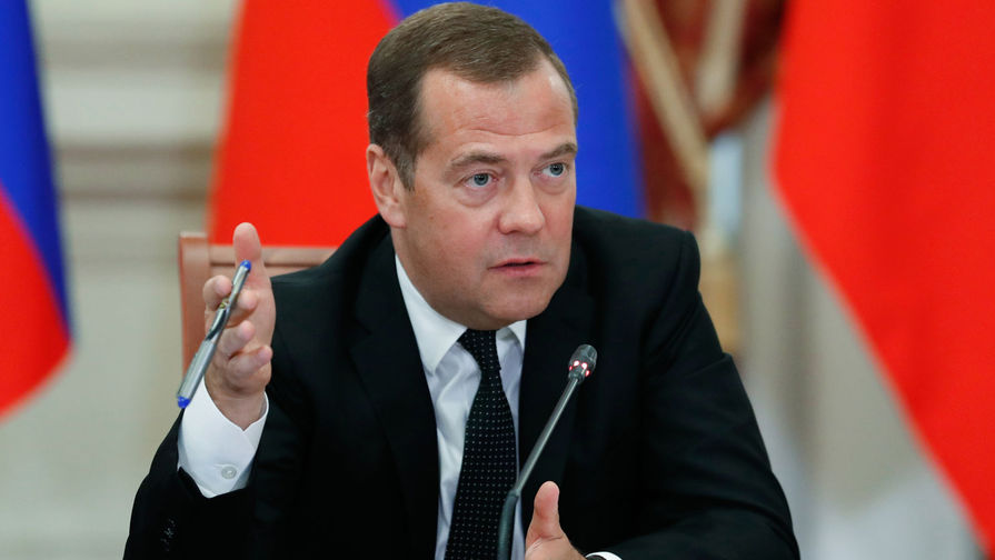 Медведев отчитал губернаторов за манипуляции со статистикой