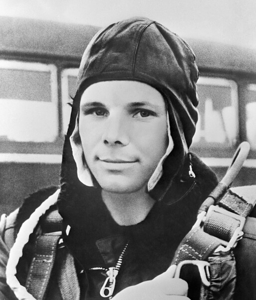 Летчик-истребитель ВВС, член первого отряда космонавтов СССР Юрий Гагарин во время парашютной подготовки, 1960&nbsp;год