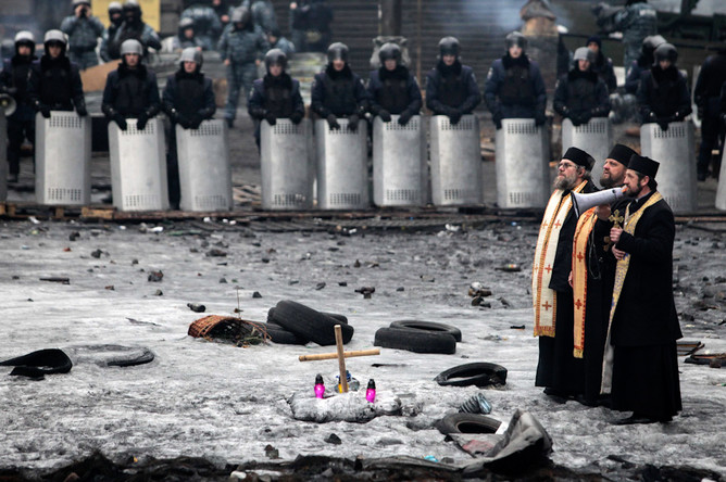 Священники на «евромайдане», 12 февраля 2014 года