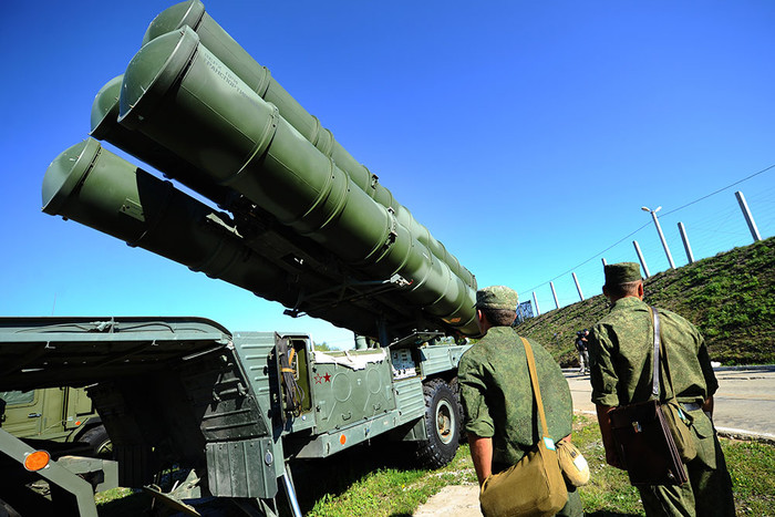 Зенитная ракетная система С-400, разработанная концерном ПВО «Алмаз-Антей»