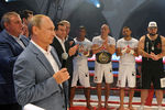 Президент России Владимир Путин на VI международном турнире по профессиональному боевому самбо «Плотформа S-70» в Сочи
