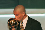 С наградой FIFA «Игрок года», 1997 год